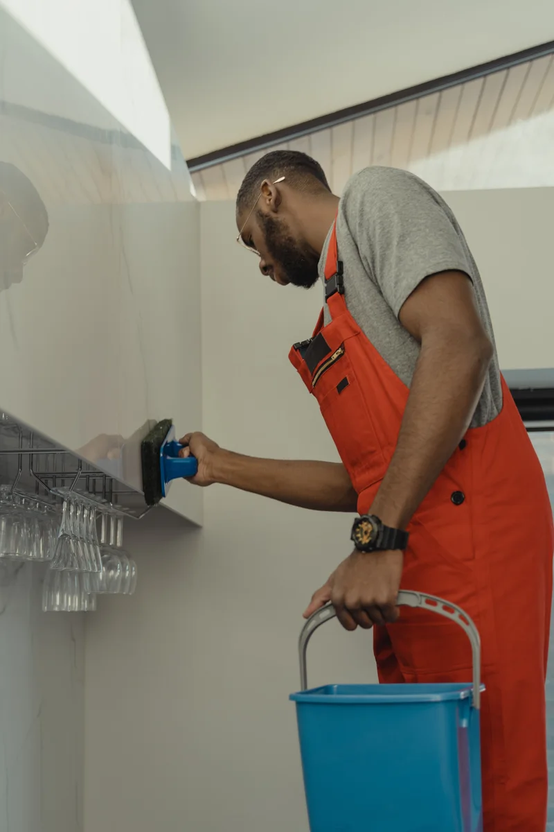 Detailed cleaning of kitchen surfaces